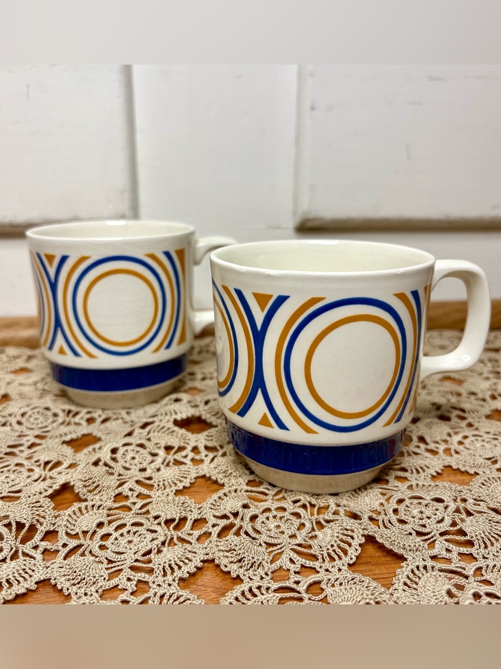 Vintage 60s Mod Mid Century Blue Gold Circle Pattern Stackable Mugs Ireland Set